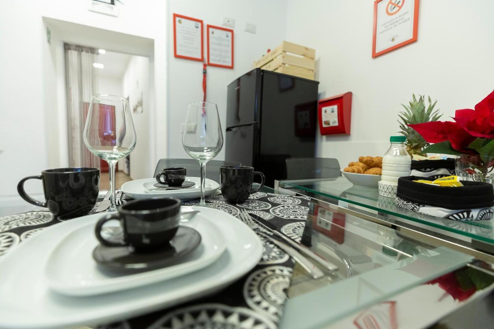 Flatinrome Trastevere Deluxe Rooms - Green Patio Exterior photo