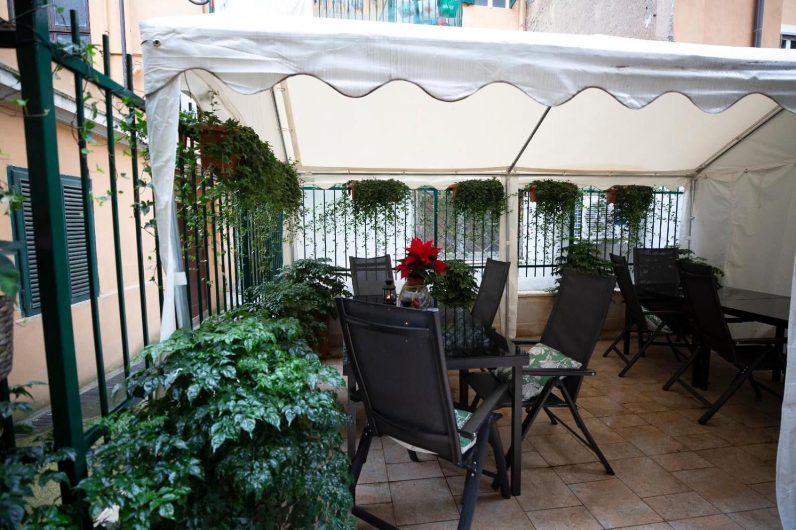 Flatinrome Trastevere Deluxe Rooms - Green Patio Exterior photo