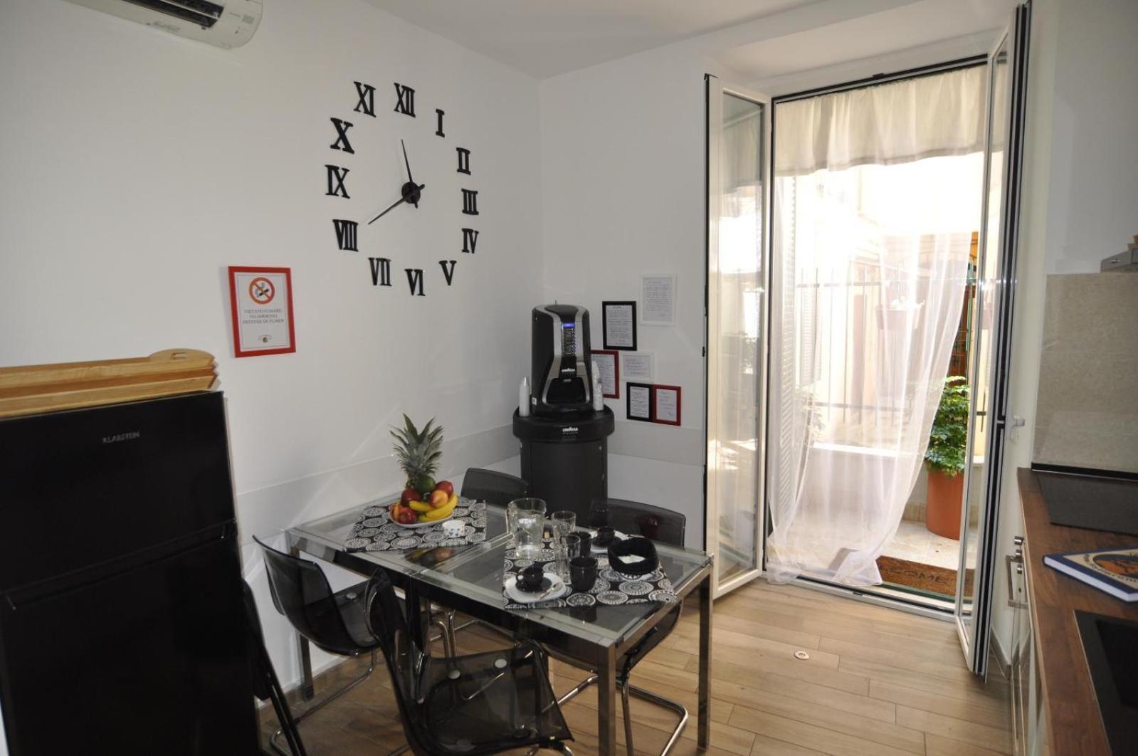 Flatinrome Trastevere Deluxe Rooms - Green Patio Exterior photo