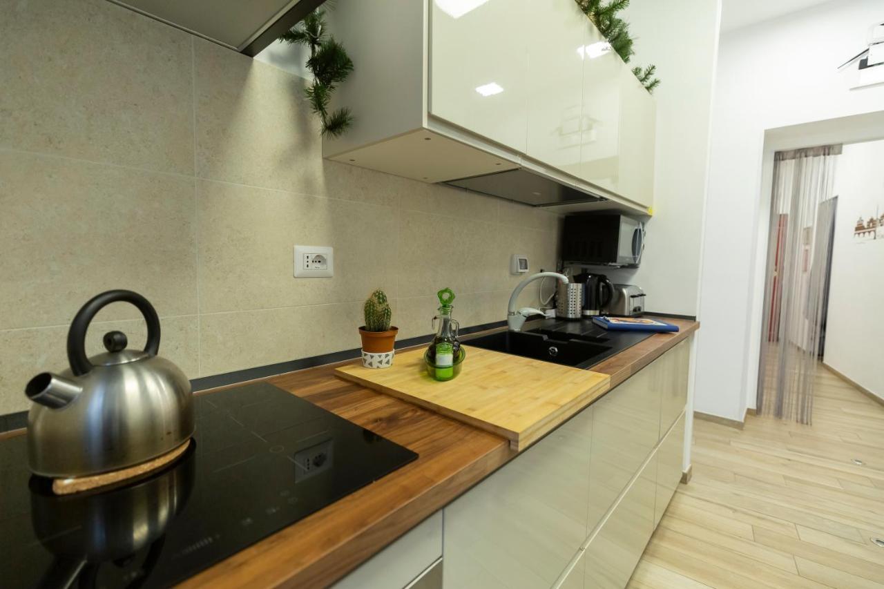 Flatinrome Trastevere Deluxe Rooms - Green Patio Exterior photo