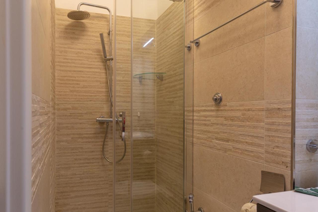 Flatinrome Trastevere Deluxe Rooms - Green Patio Exterior photo