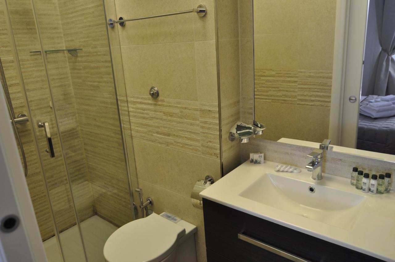 Flatinrome Trastevere Deluxe Rooms - Green Patio Exterior photo